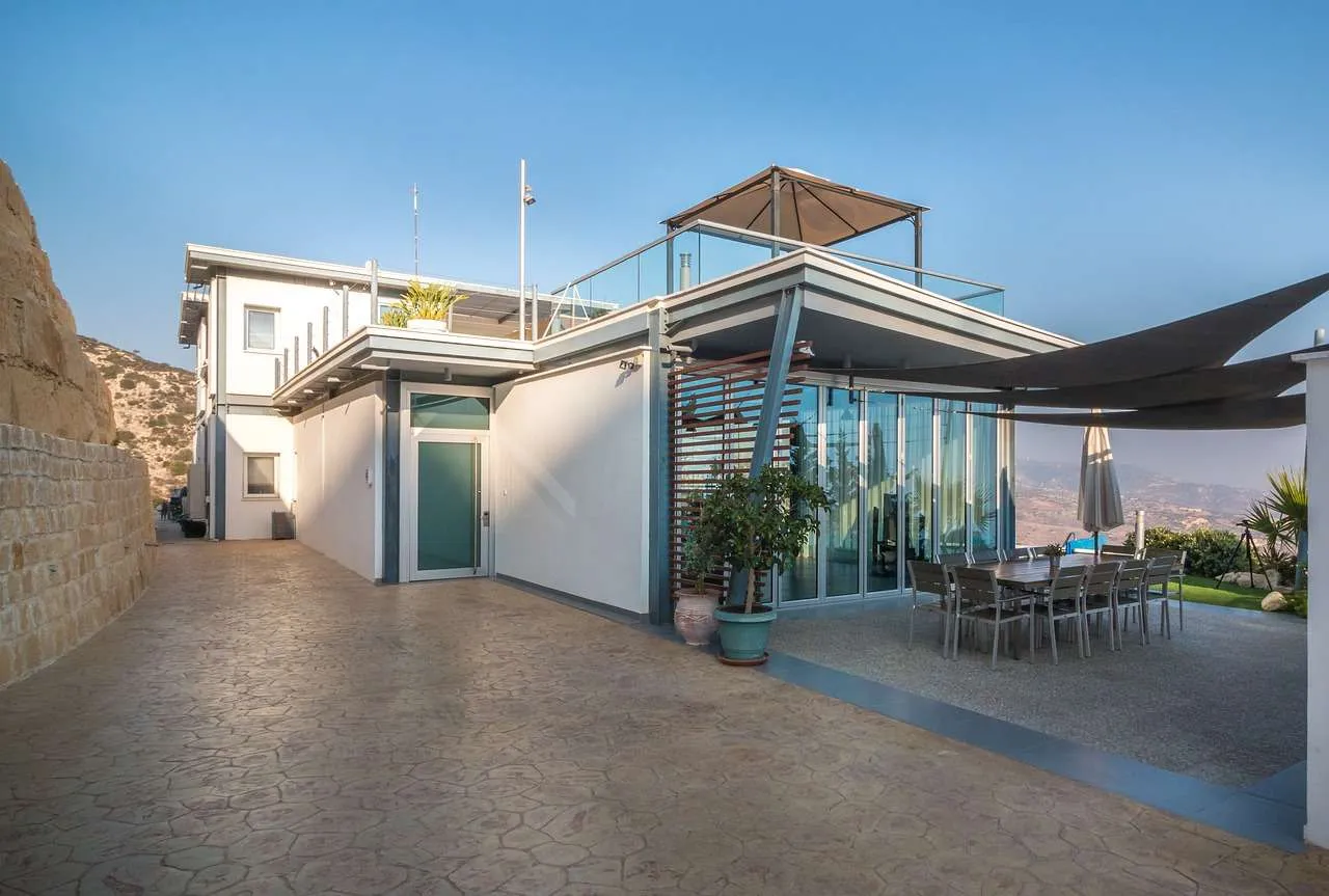 TPO Roofing Guide: Benefits & Installation